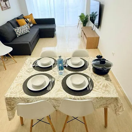 Apartment Amplio Piso Con Parking En By Bebalmy